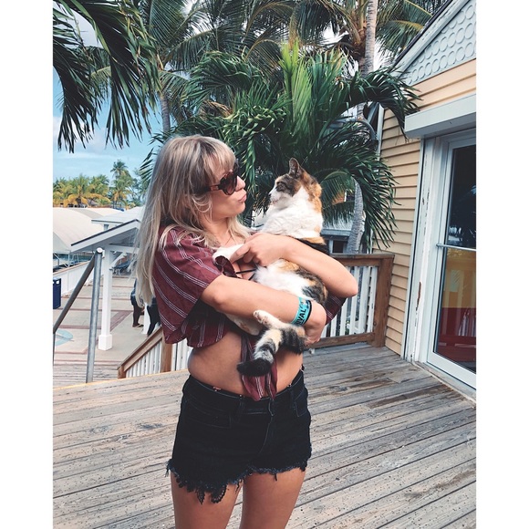 MEET YOUR POSHER - Picture 6 of 6